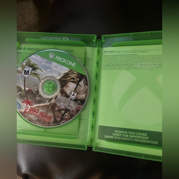 XBOX ONE DEAD ISLAND DEFINITIVE COLLECTION PREOWNED NO SCRATCHES - Picture 2 of 4